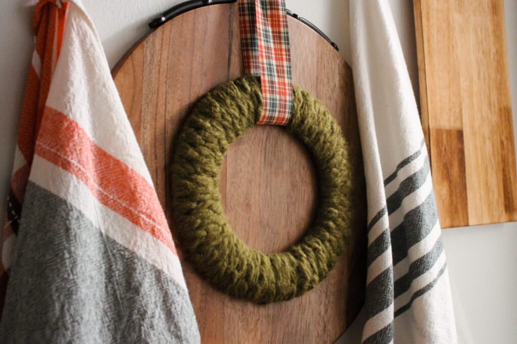 How to Make a Woven Yarn Wreath - The Simple Homeplace